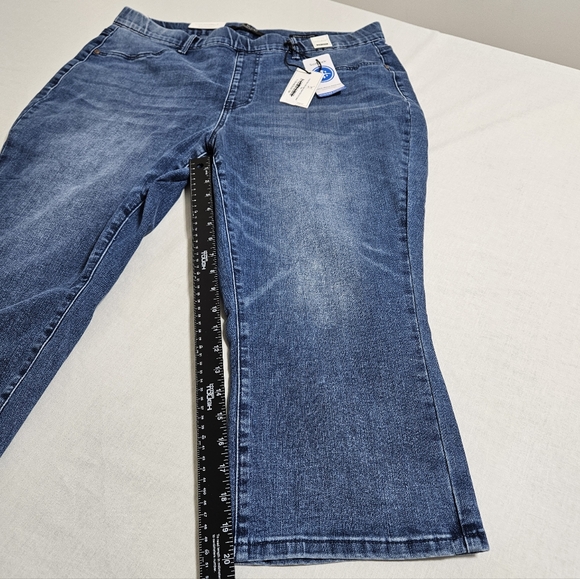 JUDY BLUE NWT Womens High Rise Pull On Skinny Capri Cropped Pant Medium Wash 18W - Picture 11 of 14